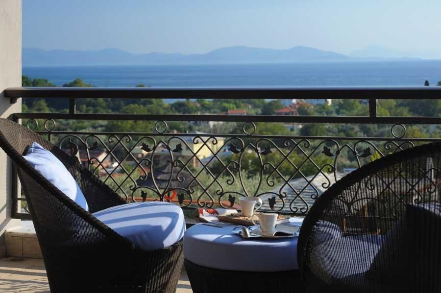 Iakovakis Suites & Spa Koropi Ruang foto